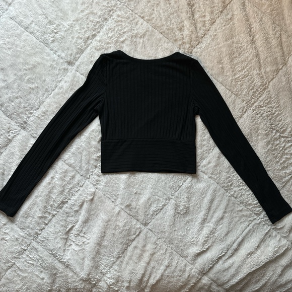 Black long-sleeve crop top - Picture 3 of 3